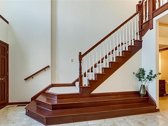 5th image of 8 Cambray Ct