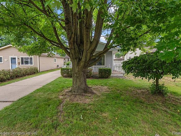 3rd image of 27428 Townley St