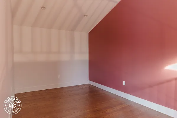 Rented by MySpaceNYC | media 19