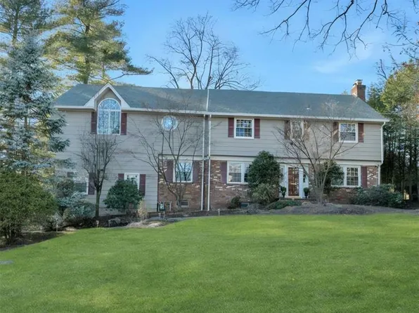 122 Crest Rd, Ridgewood, NJ 07450