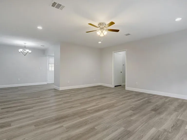 4024 Childress St — Photo 1