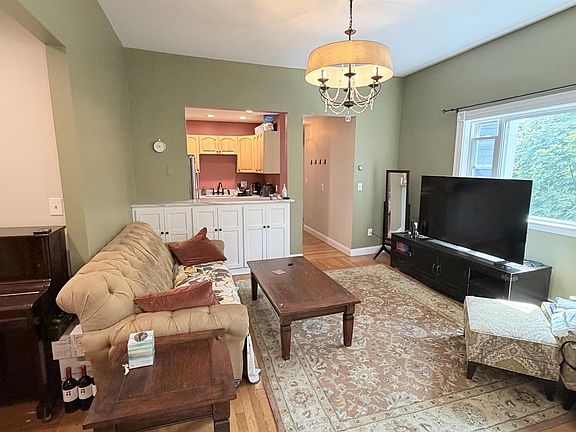2nd image of 82 Munroe St