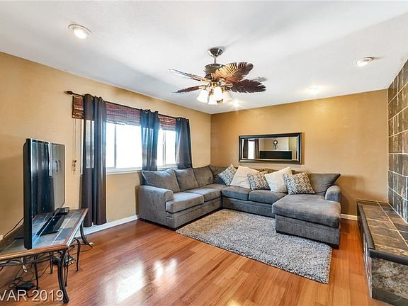 3rd image of 1825 Blue Mountain Dr