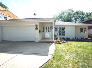 633 Beaver Rd, Glenview, IL 60025