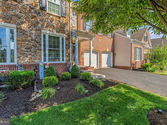 2nd image of 811 Bridle Path