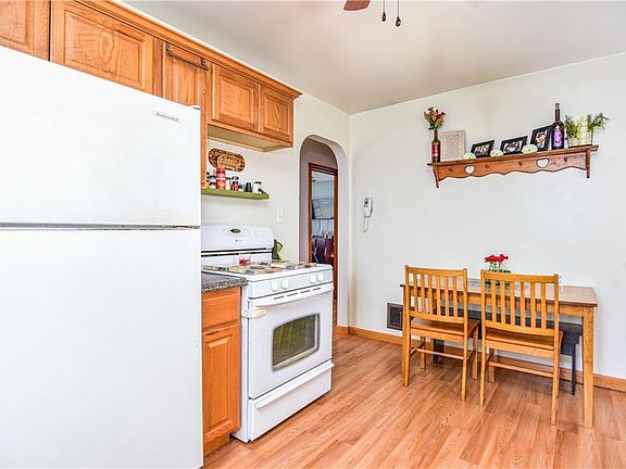 3rd image of 821 S Hazelwood Ave