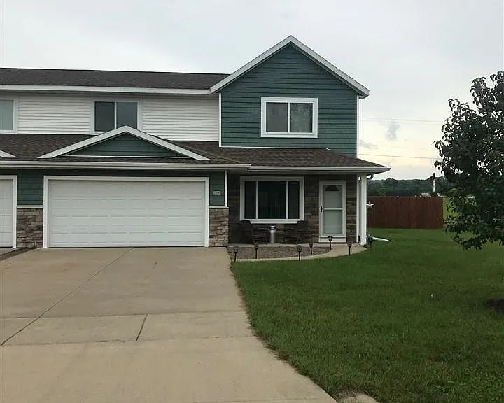 2900 Icecap Rd — Photo 2