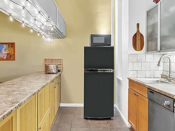 5th image of 346 W 56th St APT 1A