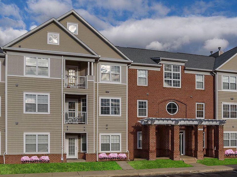 1st image of 304 Gatehouse Ln #304E