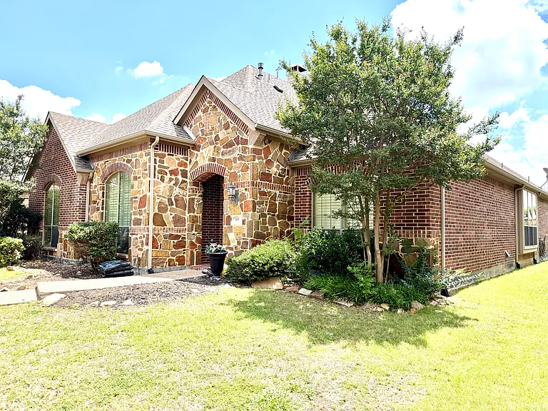 509 S Hampton Ct — Photo 3