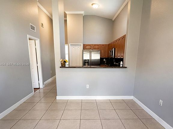 4th image of 2908 SE 17th Ave Unit 202