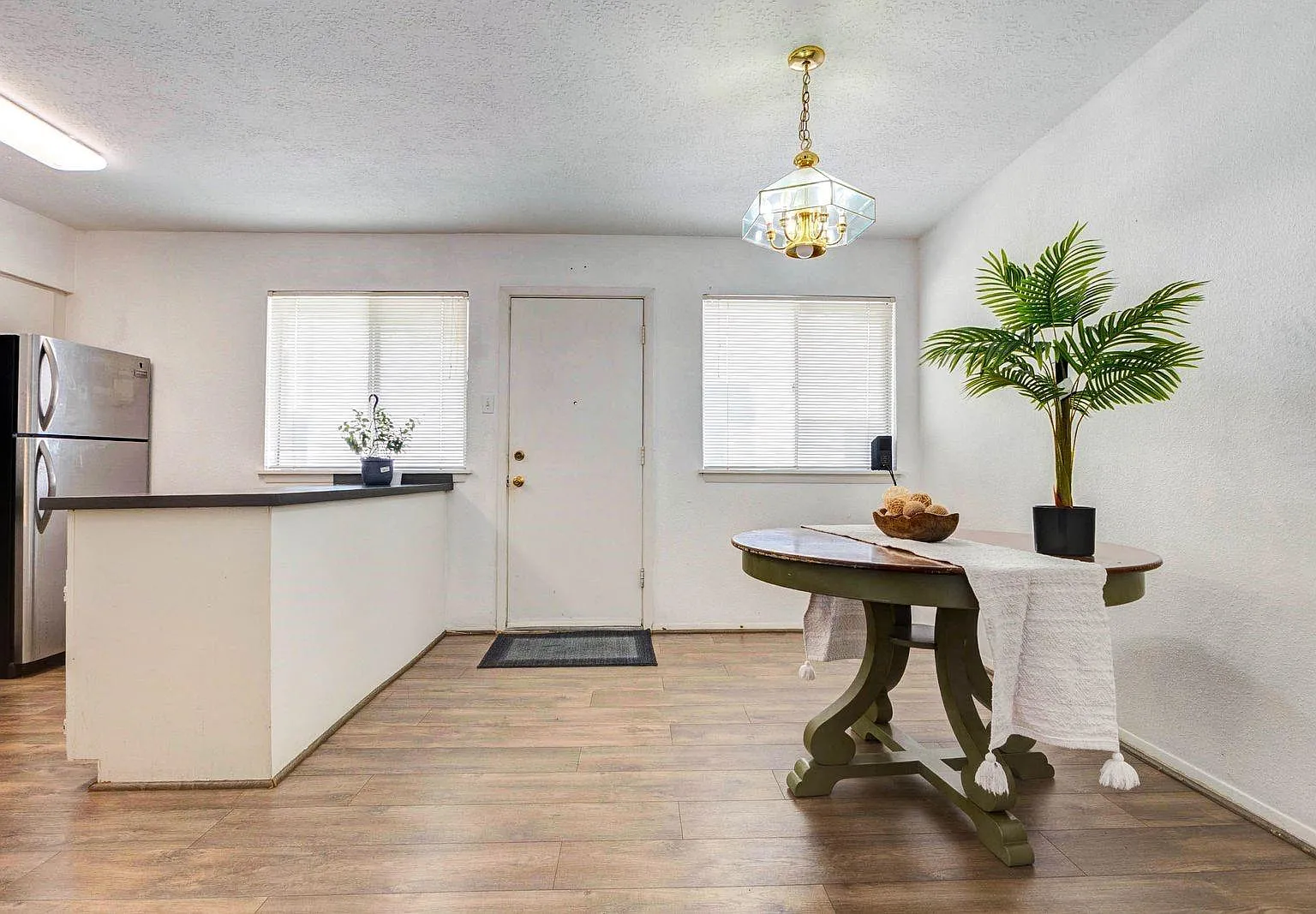 2 bed, 2.0 bath, 1068 sqft, $1,600 — Photo 1