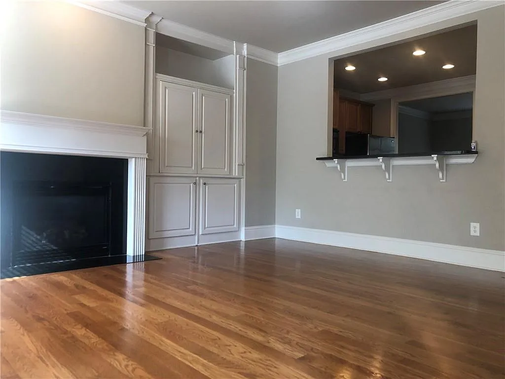 3 bed, 3.5 bath, 2481 sqft, $2,800 — Photo 4