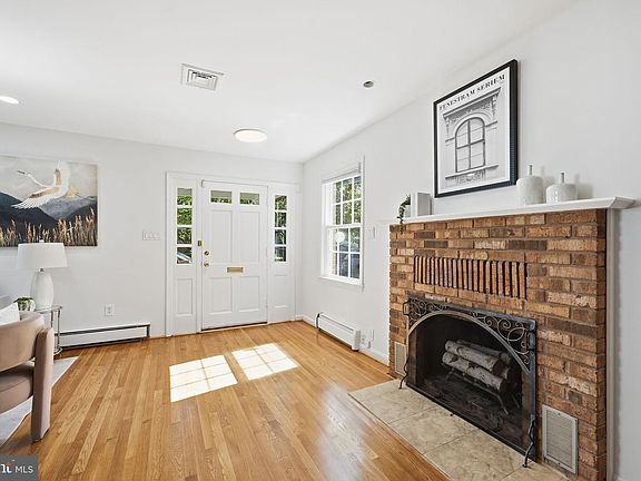 4th image of 1504 N Highland St