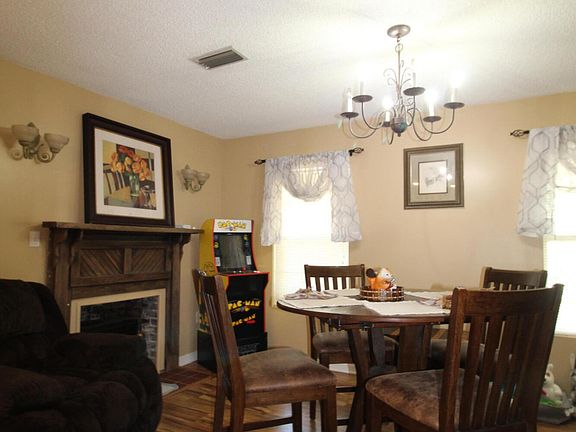 4th image of 1323 Jonathan Rd