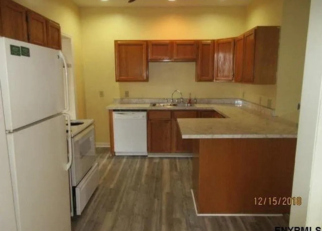 2 bed, 850 sqft, $1,400 — Photo 2
