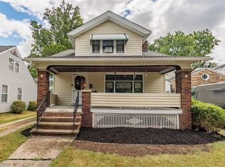 5879 Chestnut Hills Dr, Parma, OH 44129
