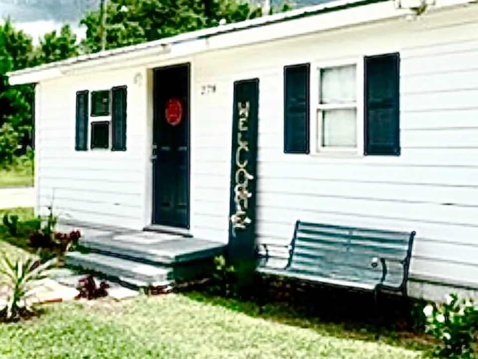 278 NE Ark Pl