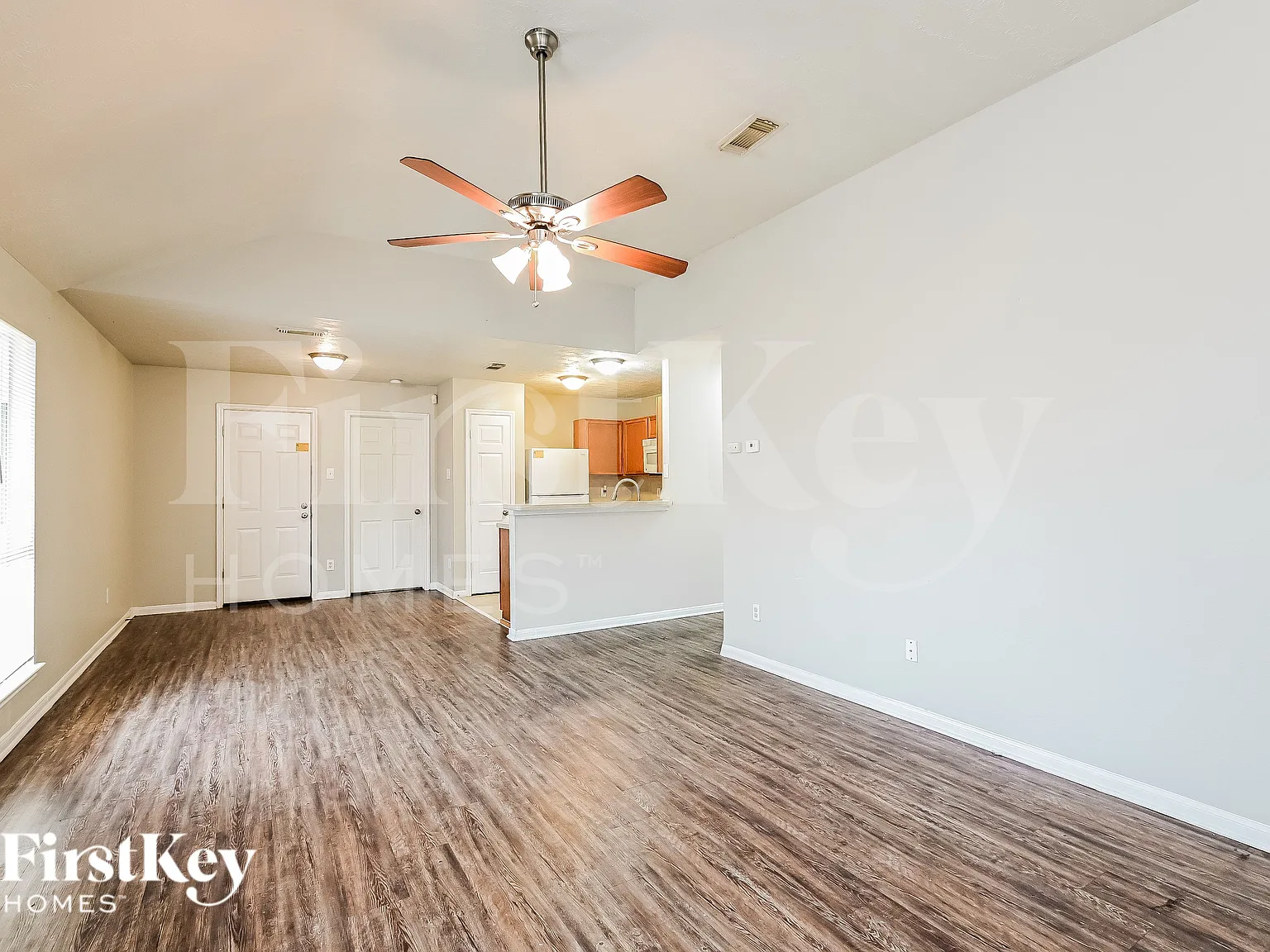 3 bed, 2.0 bath, 1282 sqft, $1,630 — Photo 2