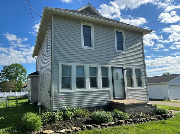 1905 Pine St SE, East Sparta, OH 44626