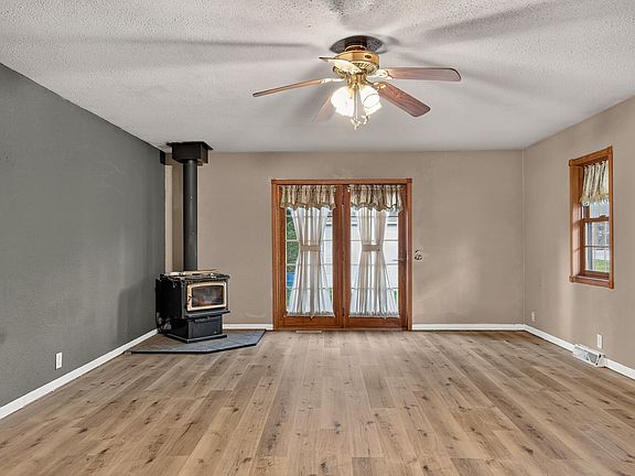 3rd image of 525 W Bannerman Ave