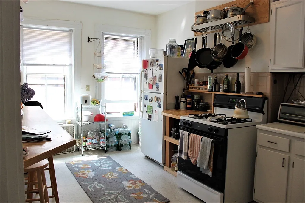 2 bed, 1.0 bath, 750 sqft, $3,200 — Photo 2
