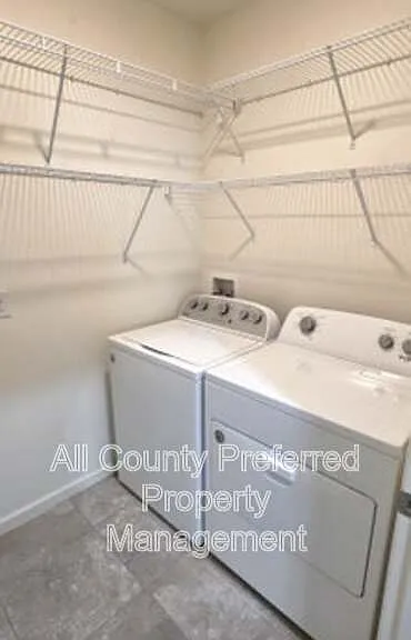 242 Guinevere Dr SW — Photo 13