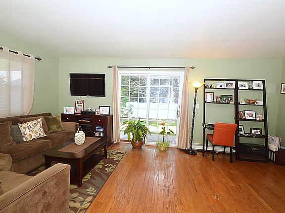 5th image of 60 Lawrence Ave
