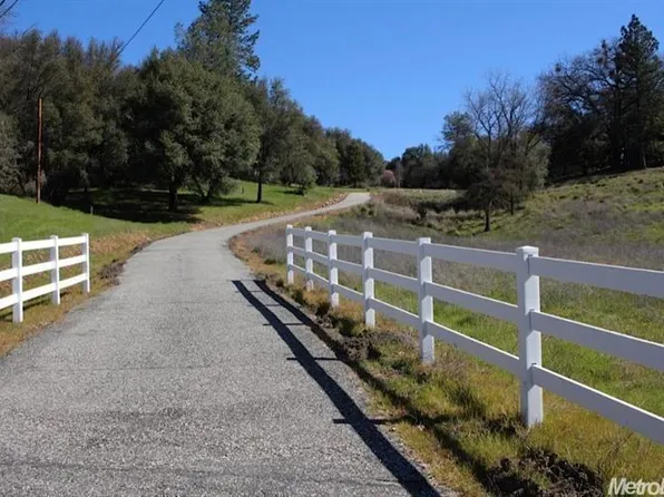 17051 Duggans Rd, Grass Valley, CA 95949