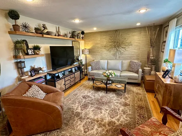 31 Pond St APT 23, Waltham, MA 02451