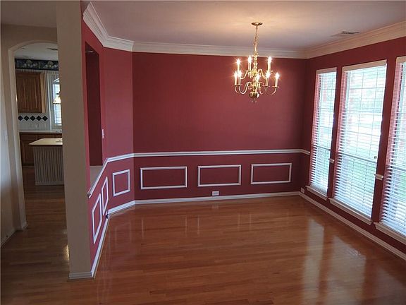 4th image of 4684 Spencer Dr
