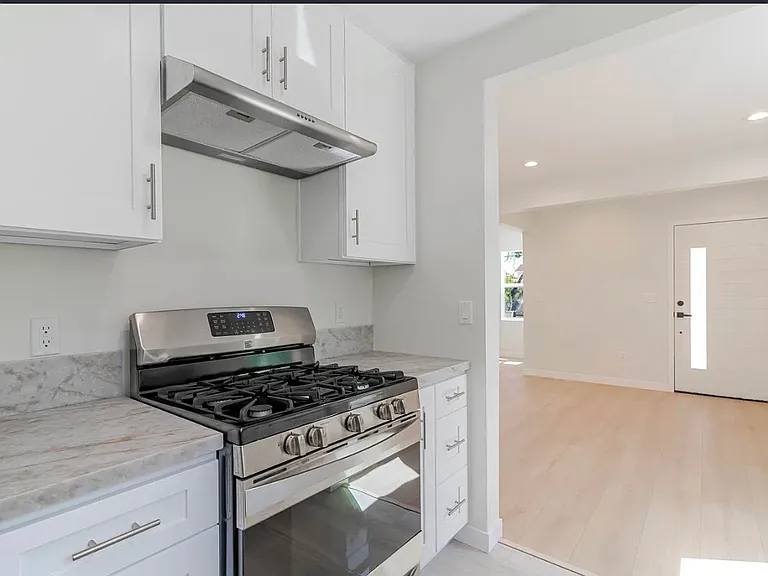 11911 Stagg St — Photo 16