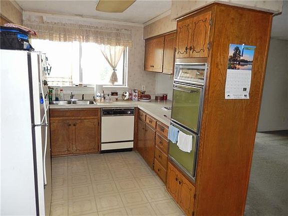3rd image of 1626 Vinecrest Cir