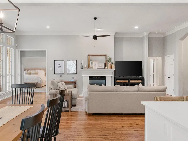 1702 Forest Bend Ln — Photo 11