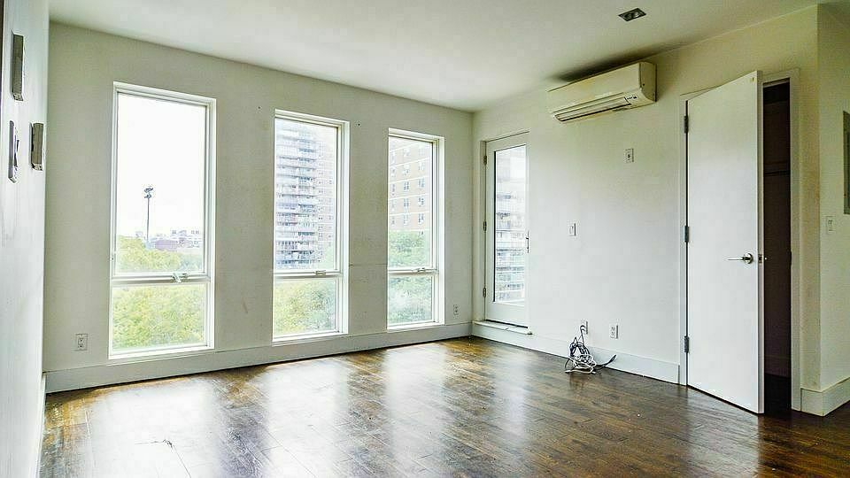 1st image of 49 Montrose Ave #3E
