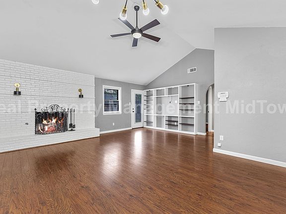 3rd image of 2907 Ashbury Dr