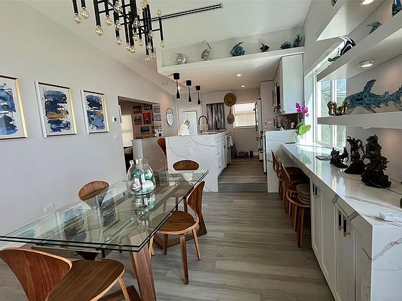 5th image of 1041 E Hillsboro Blvd #3