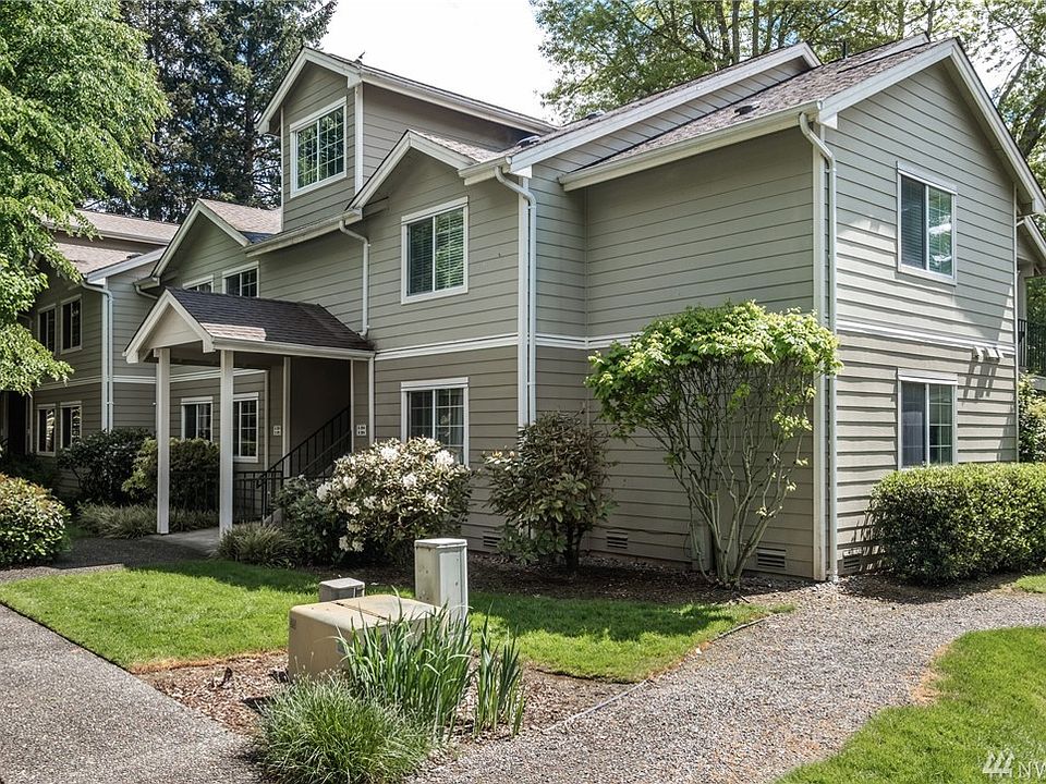 Welcome home, super cute 2 bed/1.5 bath one floor condo in downtown Issaquah. Steps from everything including restaurants, shops, trails, parks, transit center, but hidden amongst the trees- it's very quiet & secluded!