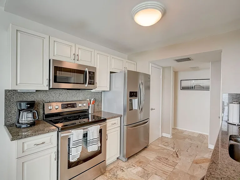 2425 Gulf Of Mexico Dr #14B — Photo 8