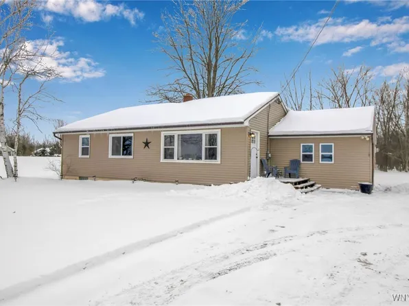 3346 Ewings Rd, Lockport, NY 14094