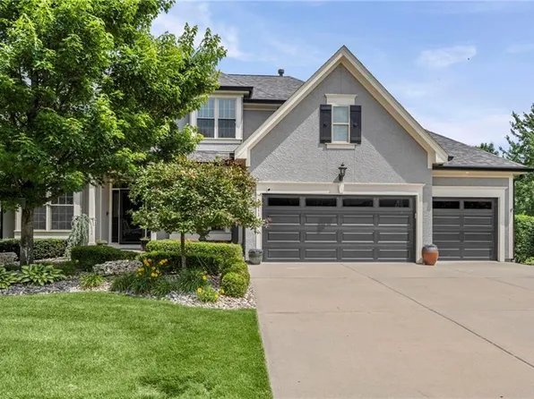 5211 Kenton St, Shawnee, KS 66226