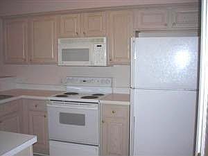 4th image of 5049 Glenbrook Dr APT 201