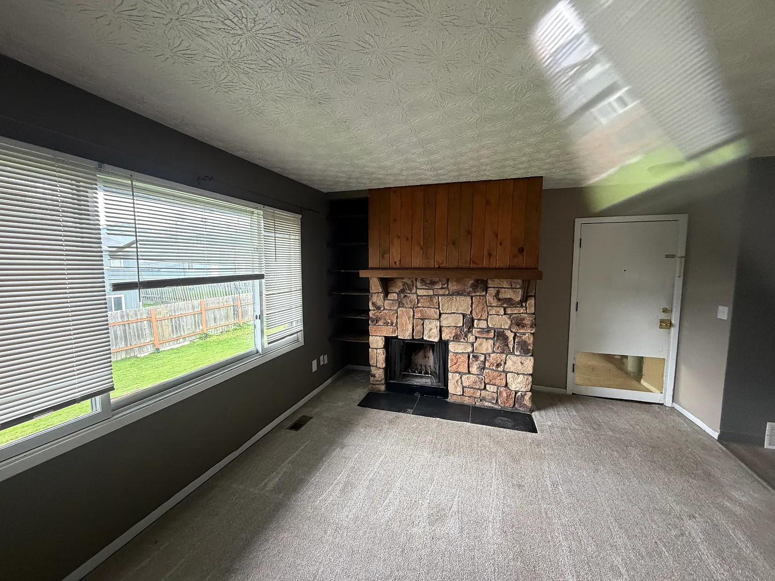 2 bed, 950 sqft, $1,750 — Photo 2