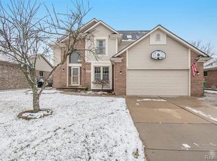 28796 Wales Dr, Chesterfield, MI 48047