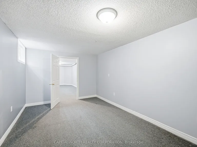 126 Marsellus Dr — Photo 30