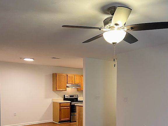 3rd image of 416 Acorn Grove Ln #H