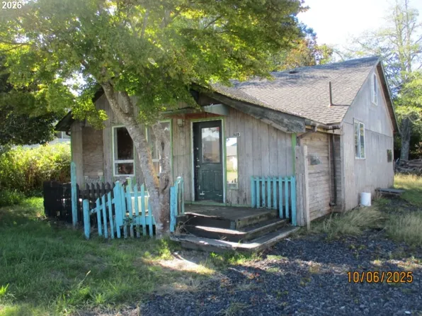 525 King Salmon St, Hammond, OR 97121