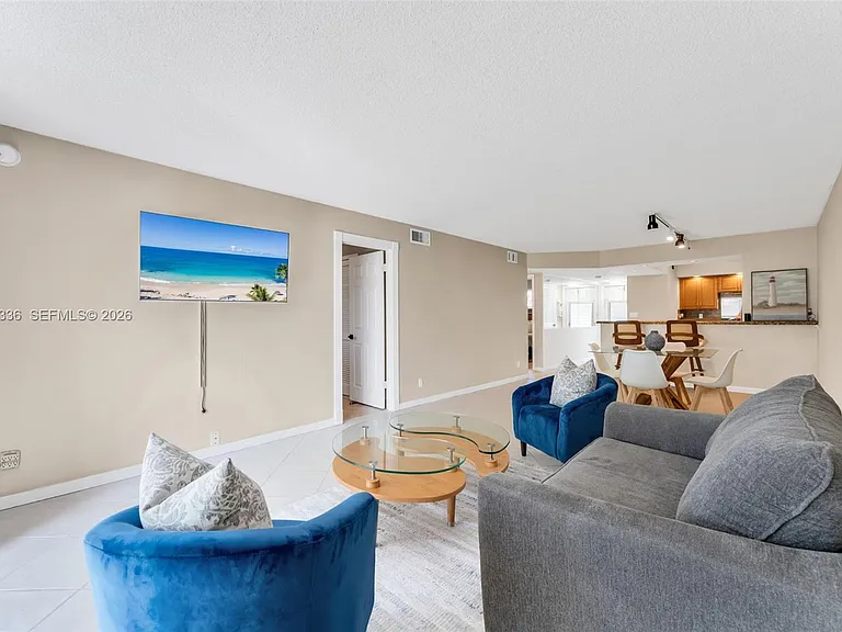 9811 N Hollybrook Lake Dr #103 — Photo 11