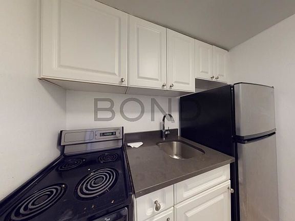 4th image of 402 E 83rd St APT 5D