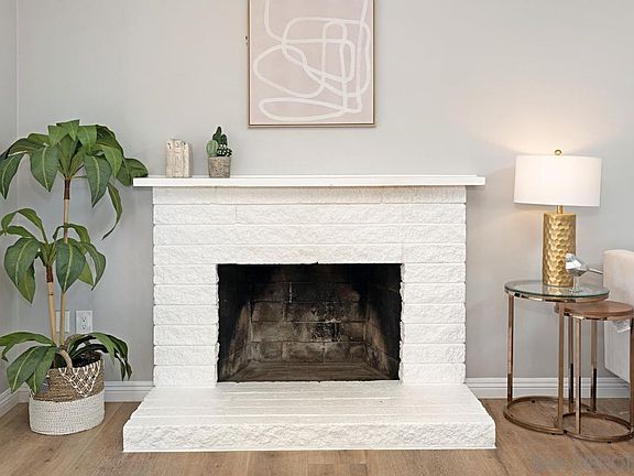 5th image of 458 E Oxford St Unit 1